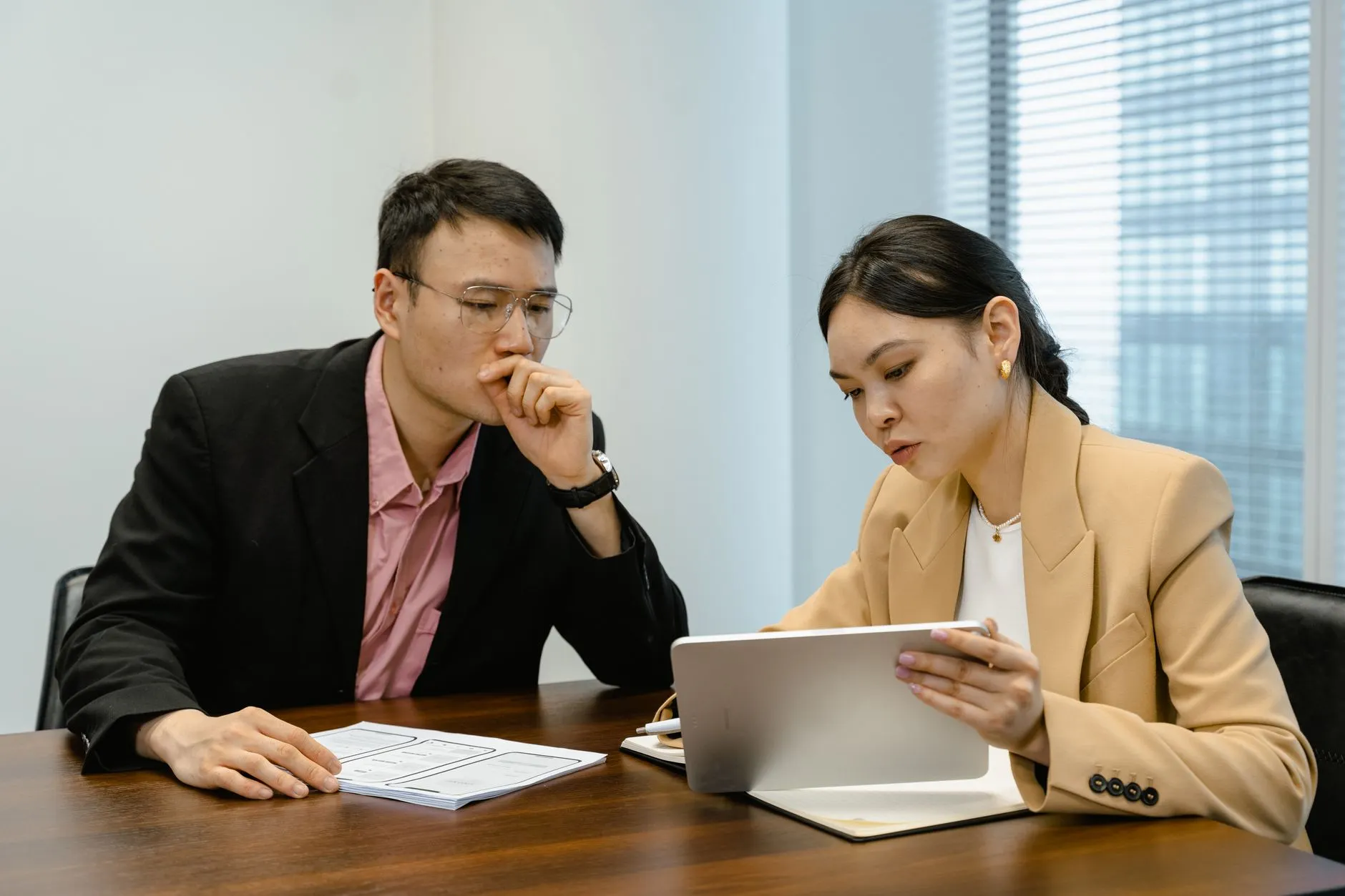 汽车脚垫环保材质选型对比及耐磨性能评测分析