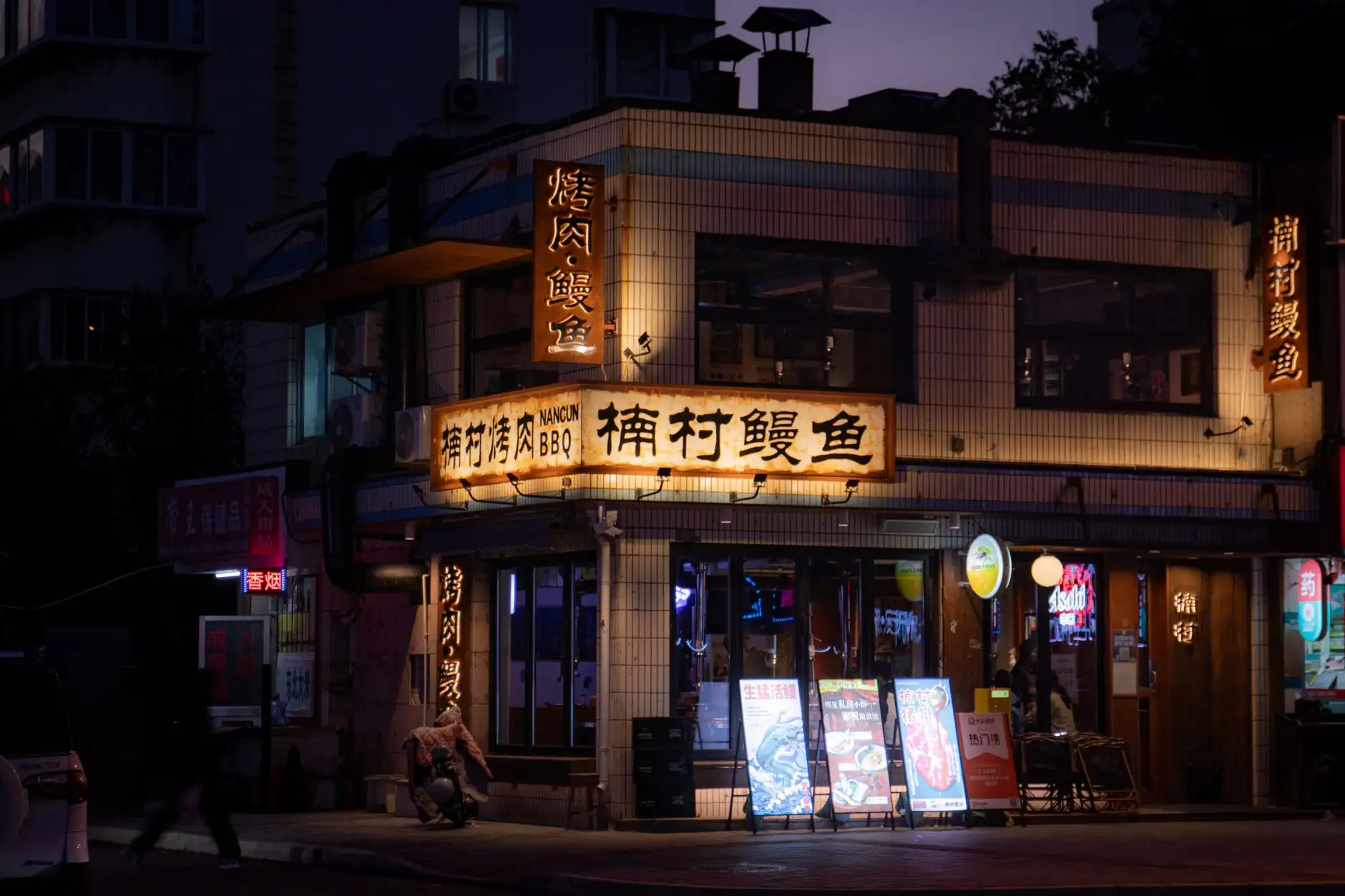 汽车脚垫材质技术解析：环保耐磨材料如何提升车内环境质量